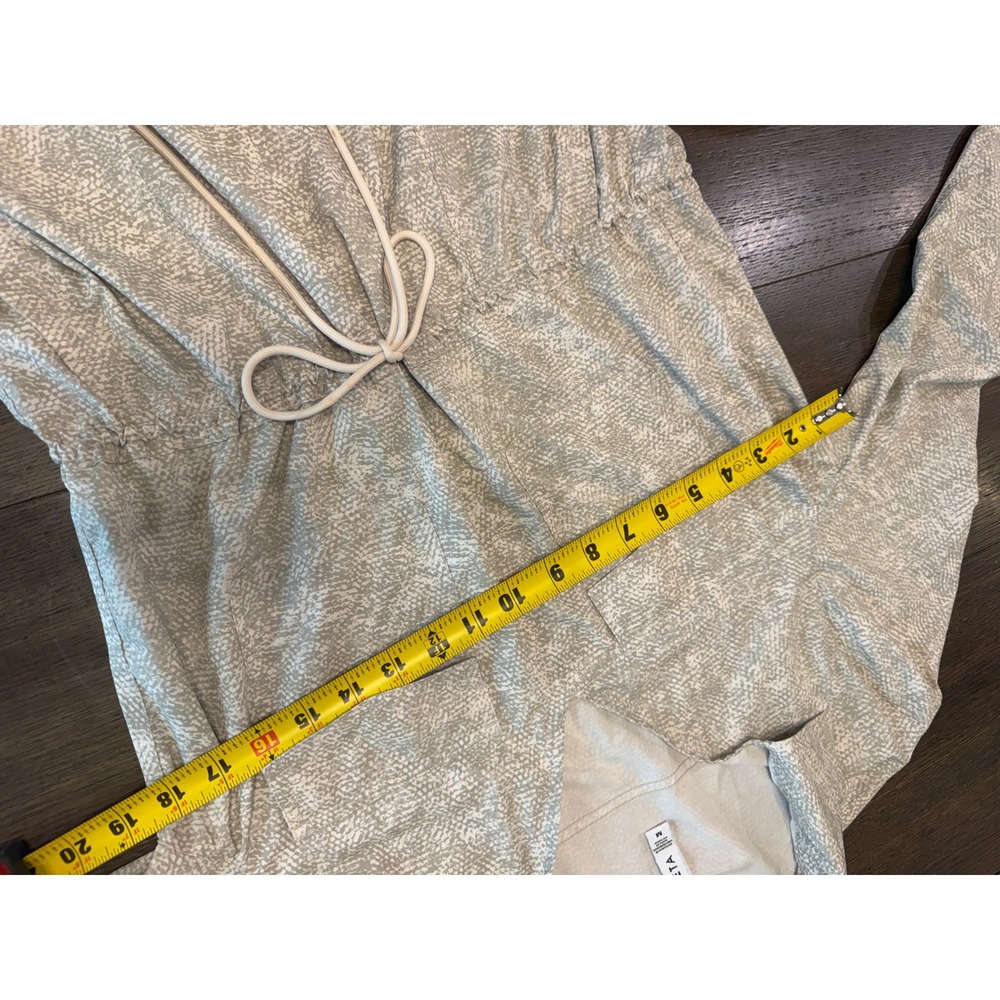 Athleta Presidio Dress Gray White Snakeskin Print Long Sleeve V-Neck Medium - Picture 7 of 8